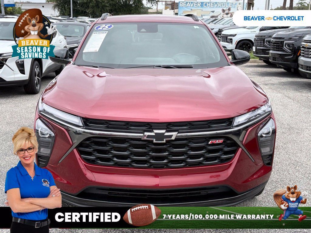 Used 2025 Chevrolet Trax RS w/ Driver Confidence Package FWD image 3