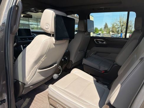 Used 2021 GMC Yukon XL SLT w/ SLT Luxury Plus Package AWD/4WD image 7