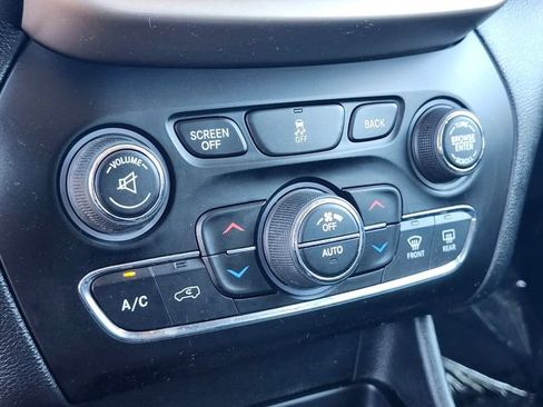 Used 2015 Jeep Cherokee Limited AWD/4WD image 23