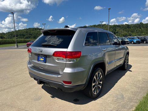 Used 2018 Jeep Grand Cherokee Limited w/ Trailer Tow Group IV AWD/4WD image 4