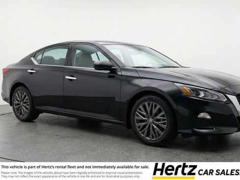 Used 2025 Nissan Altima 2.5 SV image 1