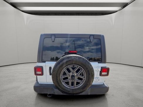 Used 2025 Jeep Wrangler Unlimited Sport AWD/4WD image 4