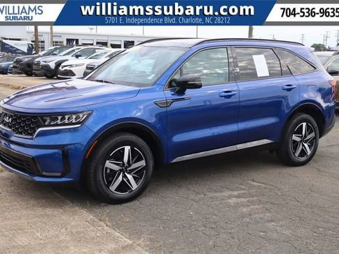 Used 2023 Kia Sorento S w/ Panoramic Sunroof Package image 4