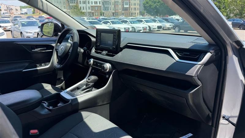Used 2020 Toyota RAV4 XLE w/ Convenience Package FWD image 15