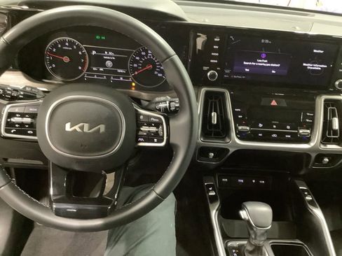 Certified 2022 Kia Sorento X-Line EX image 18