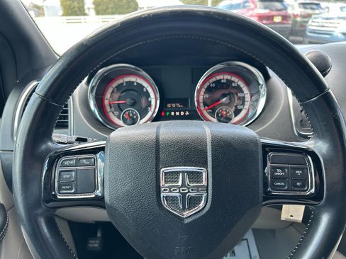 Used 2017 Dodge Grand Caravan SXT image 12