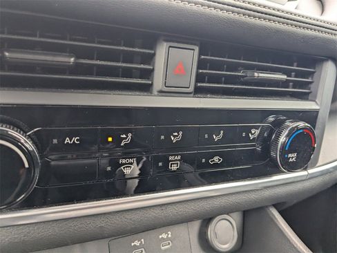 Used 2024 Nissan Rogue S image 37