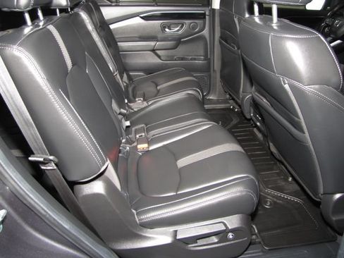 Certified 2025 Honda Pilot Touring image 18
