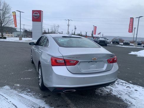 Used 2017 Chevrolet Malibu Premier w/ Driver Confidence Package image 5