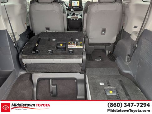 Used 2024 Toyota Sienna XLE image 33