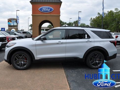New 2026 Ford Explorer ST-Line RWD image 2
