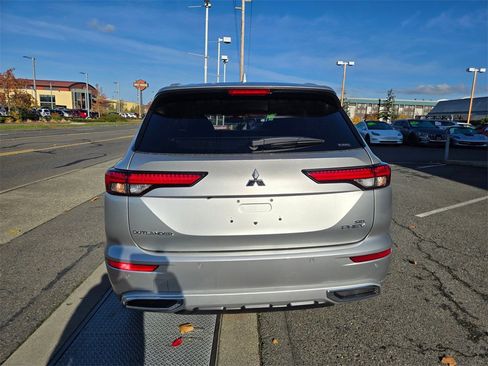 New 2025 Mitsubishi Outlander SEL image 6