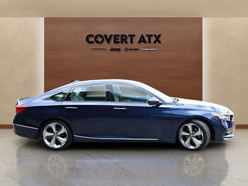 Used 2018 Honda Accord Touring image 6