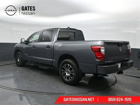 Used 2024 Nissan Titan SV w/ SV Convenience Package image 8