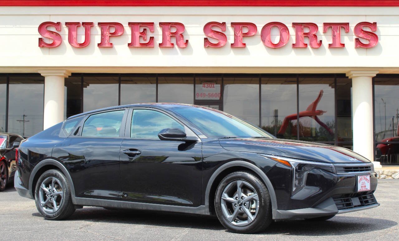 Used 2025 Kia K4 FWD image 1