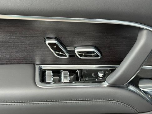 Certified 2025 Land Rover Range Rover SE AWD/4WD image 15