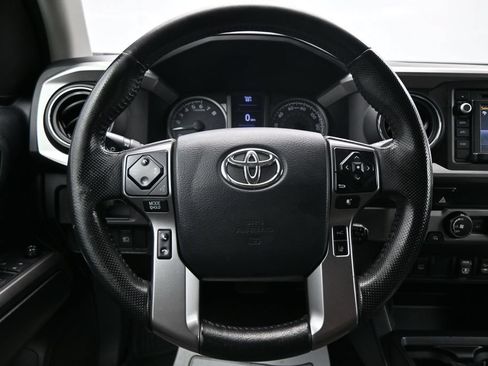 Used 2019 Toyota Tacoma SR5 AWD/4WD image 14