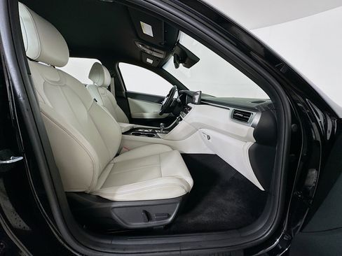 Used 2025 Genesis G70 2.5T image 30