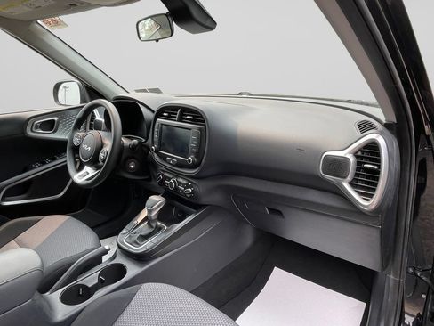 Used 2025 Kia Soul LX w/ LX Technology Package FWD image 10