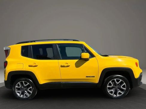 Used 2016 Jeep Renegade Latitude w/ Popular Equipment Group AWD/4WD image 4