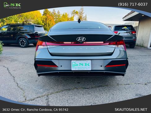 Used 2024 Hyundai Elantra Limited FWD image 9