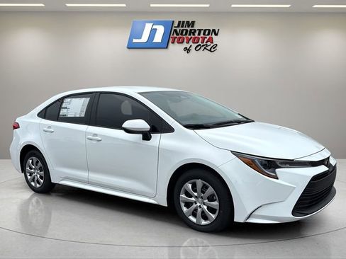 New 2026 Toyota Corolla LE FWD image 3