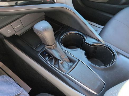 Used 2018 Toyota Camry LE w/ Moonroof Package FWD image 24