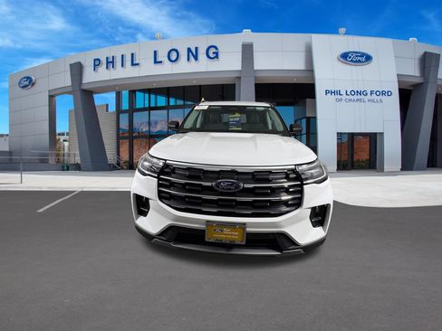 Certified 2025 Ford Explorer Active w/ Active Comfort Package AWD/4WD image 8