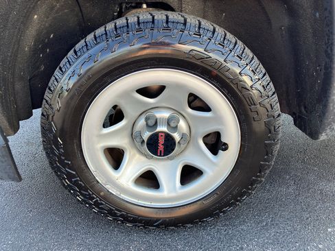 Used 2016 GMC Sierra 1500 2WD Regular Cab image 13