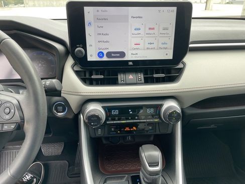 Used 2023 Toyota RAV4 Limited image 15