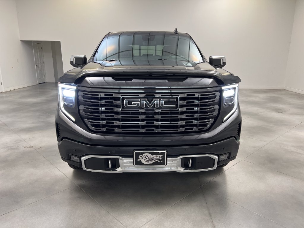 Used 2023 GMC Sierra 1500 Denali Ultimate AWD/4WD image 3