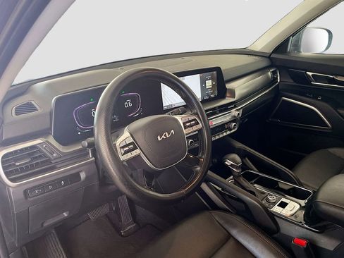 Used 2023 Kia Telluride LX AWD/4WD image 9