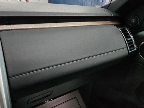 Used 2018 Land Rover Discovery HSE image 44