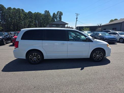 Used 2013 Dodge Grand Caravan SE image 4
