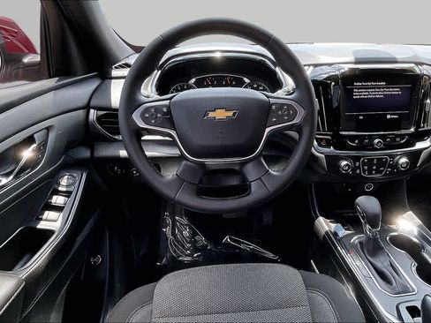 Used 2023 Chevrolet Traverse LT FWD image 6