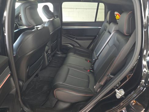 Used 2024 Jeep Wagoneer Launch Edition image 8