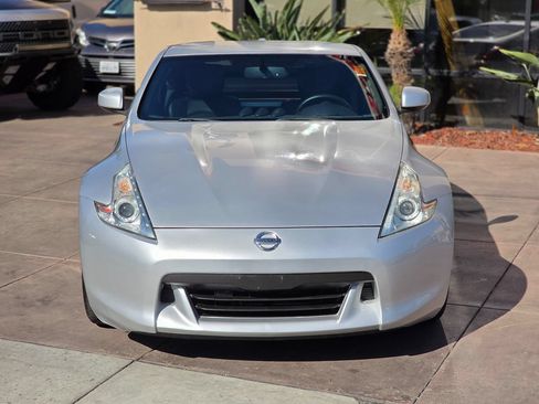 Used 2012 Nissan 370Z Touring RWD image 4