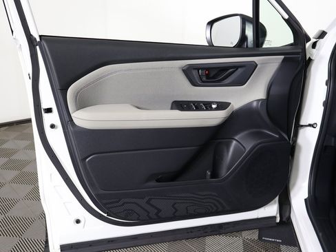 Used 2025 Subaru Forester Premium image 23