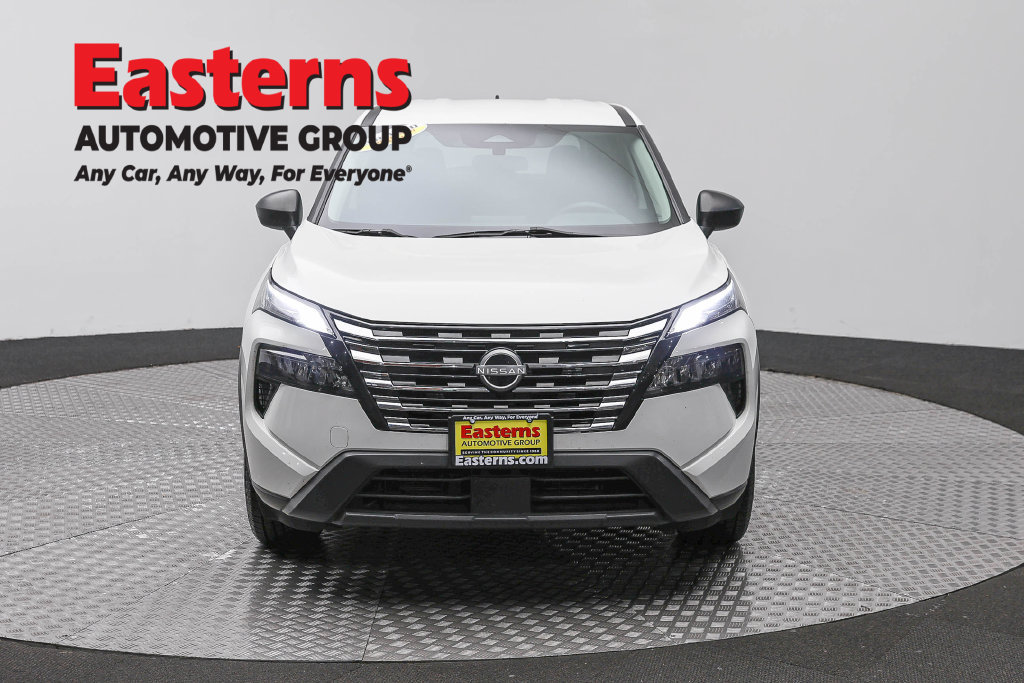 Used 2024 Nissan Rogue S AWD/4WD image 3