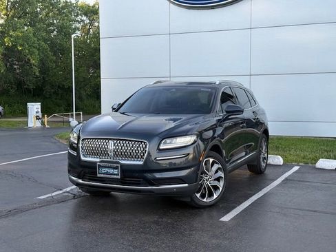 Used 2022 Lincoln Nautilus Reserve AWD/4WD image 2