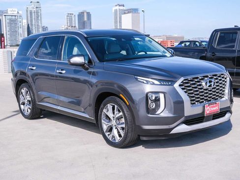Used 2021 Hyundai Palisade SEL w/ Premium Package FWD image 3