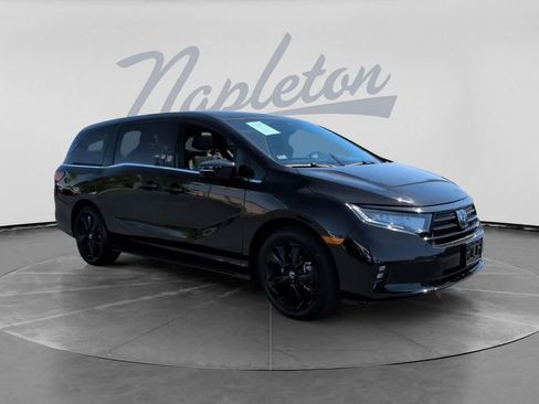 Used 2024 Honda Odyssey Sport image 3