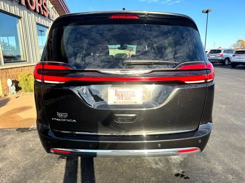 Used 2023 Chrysler Pacifica Touring-L image 7