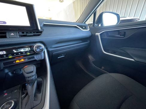 Used 2025 Toyota RAV4 LE image 33