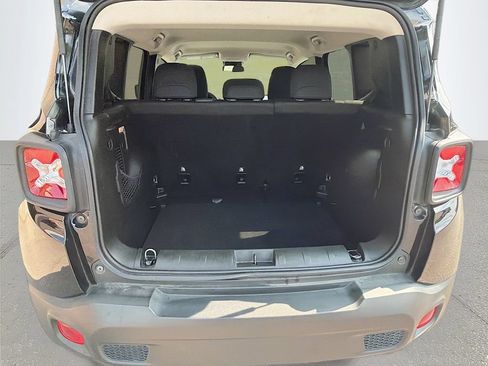 Used 2019 Jeep Renegade Latitude FWD image 13