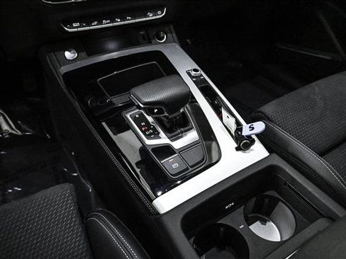 Certified 2024 Audi Q5 e Prestige image 12