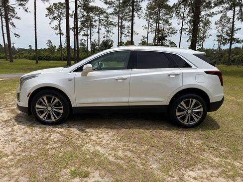 Used 2020 Cadillac XT5 Premium Luxury FWD image 2
