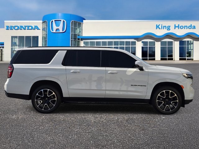 Used 2023 Chevrolet Suburban RST w/ Luxury Package AWD/4WD image 7