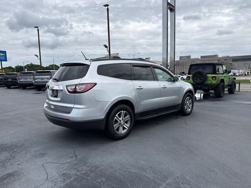 Used 2015 Chevrolet Traverse LT FWD image 3