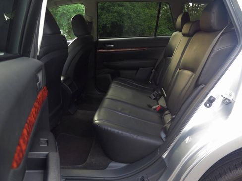 Used 2012 Subaru Outback 2.5i Limited AWD/4WD image 12